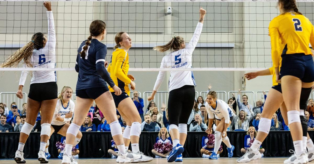 No. 21 Creighton volleyball downs No. 16 Marquette, claiming first place in Big East [Video]