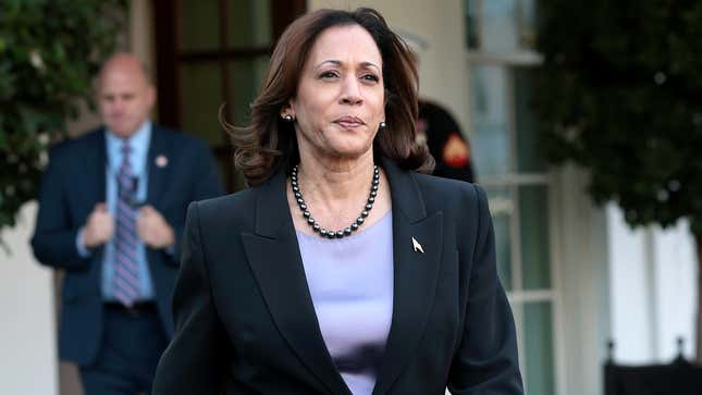 Kamala Harris Nervous About Flying On Plane For First Time  U-S-NEWS.COM [Video]