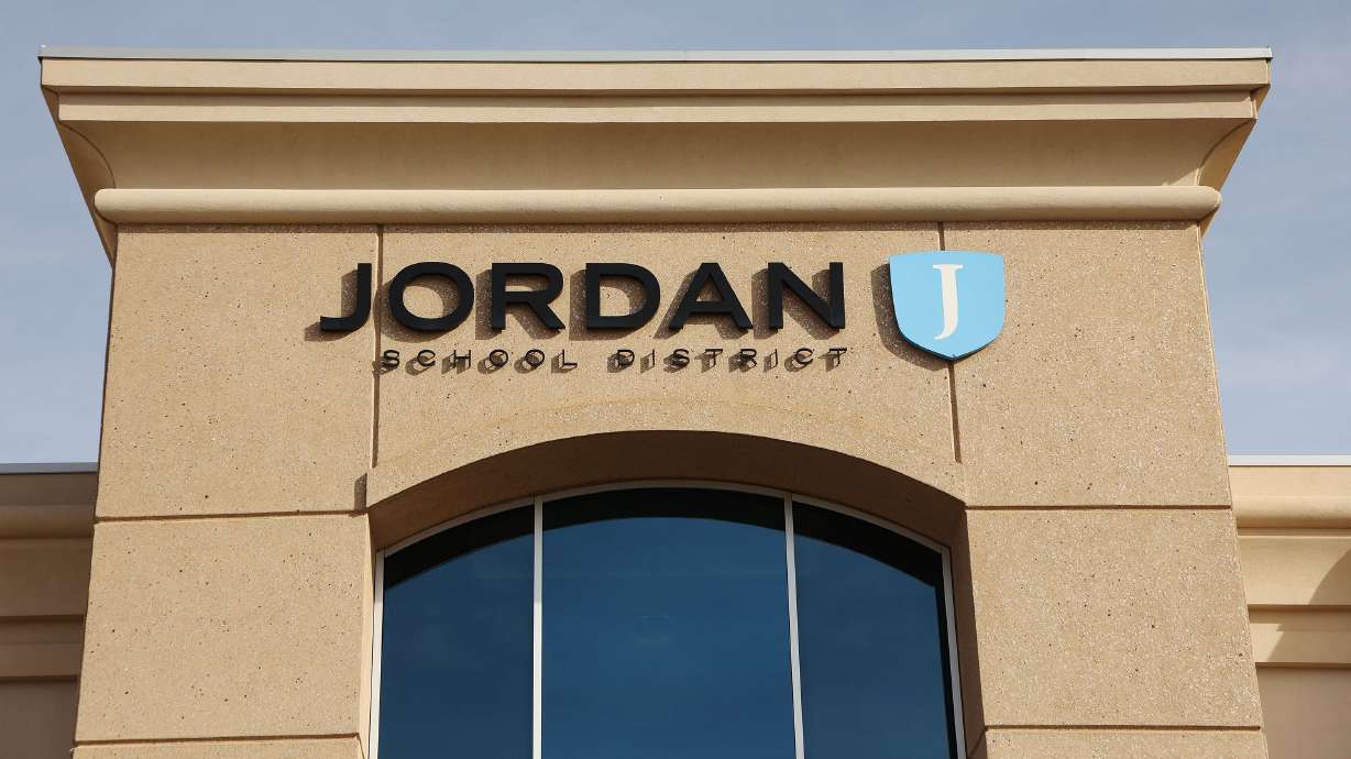 Jordan School District partnering with Utah company to integrate AI into classrooms [Video]