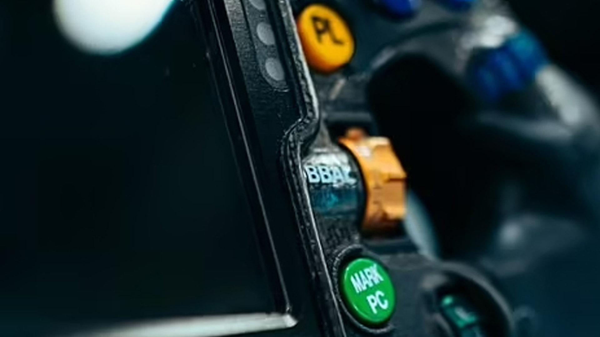 Mercedes unveil never-before-seen car feature for Lewis Hamilton as F1 fans ask ‘is this real?’ [Video]