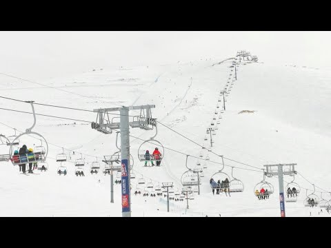 Lebanese flock to ski slopes to escape Israel-Hezbollah war fears | AFP [Video]