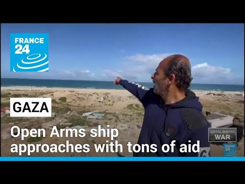 First ship to use new sea route approaches Gaza with 200 tons of aid • FRANCE 24 English [Video]