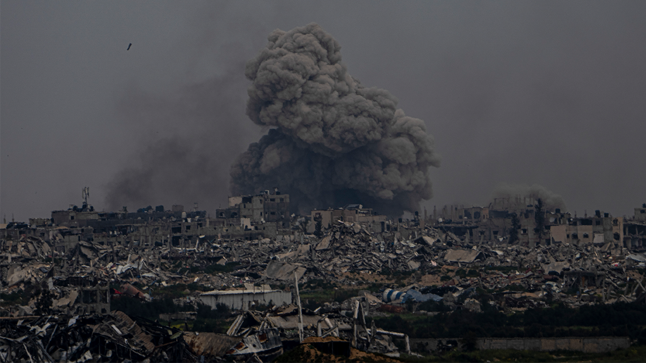 Israel launches another raid on Gaza’s largest hospital, claiming Hamas regrouped there [Video]