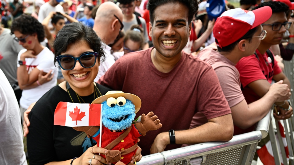 Canada falls to 15th place in World Happiness Report [Video]