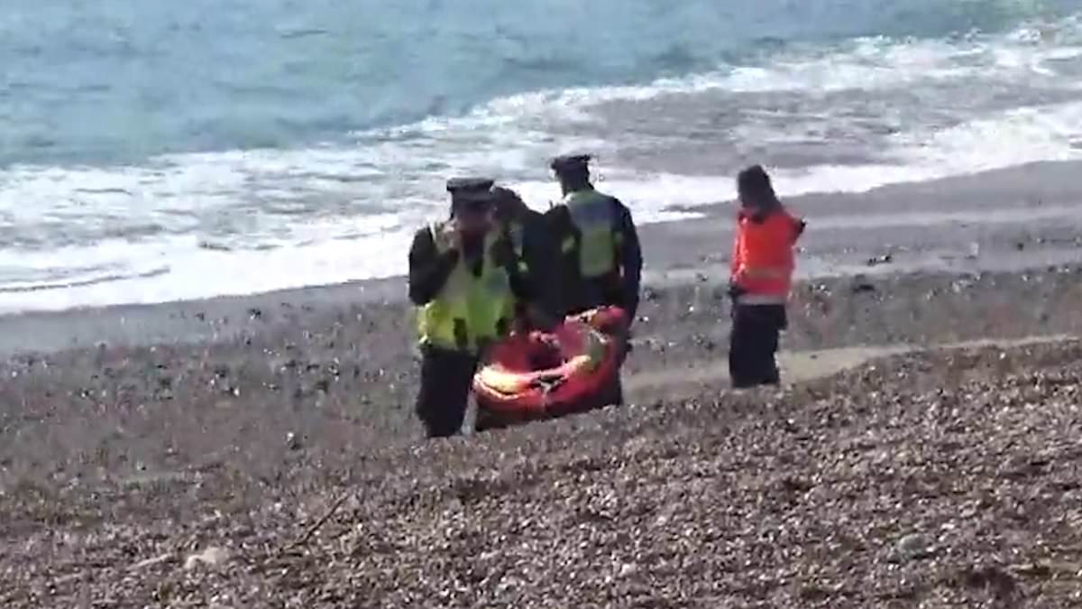 Moment Iranian asylum seeker fed up with life in Britain tries to sail to France in child’s toy dinghy [Video]