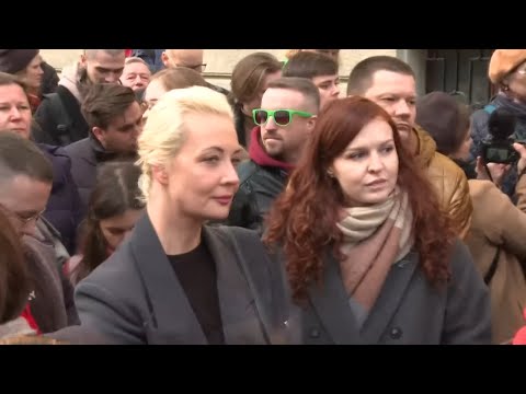 Germany: Protesters gather outside Berlin’s Russian embassy to demand an end to Putin [Video]