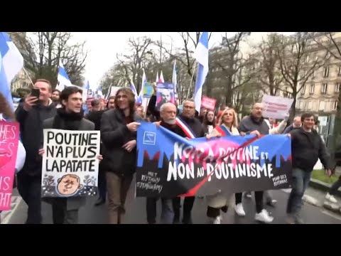 Russian exiles and pro-democracy advocates in Paris protest [Video]