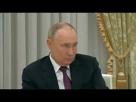 Putin meets the three candidates who contested the presidential election [Video]