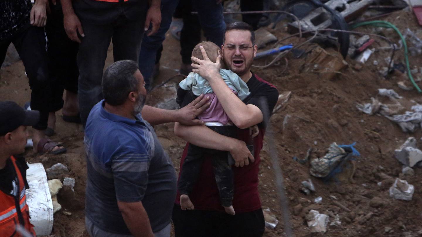 Rights group says Israeli strike on Gaza building killed 106 in apparent war crime  WPXI [Video]