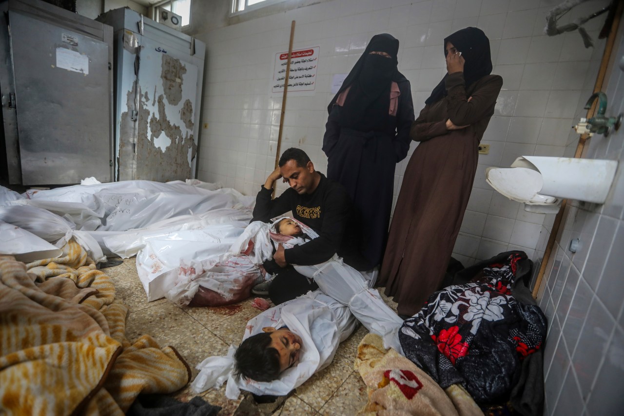 An Israeli airstrike in Gaza kills 3 sons and 4 grandchildren of Hamas top leader | KLRT [Video]
