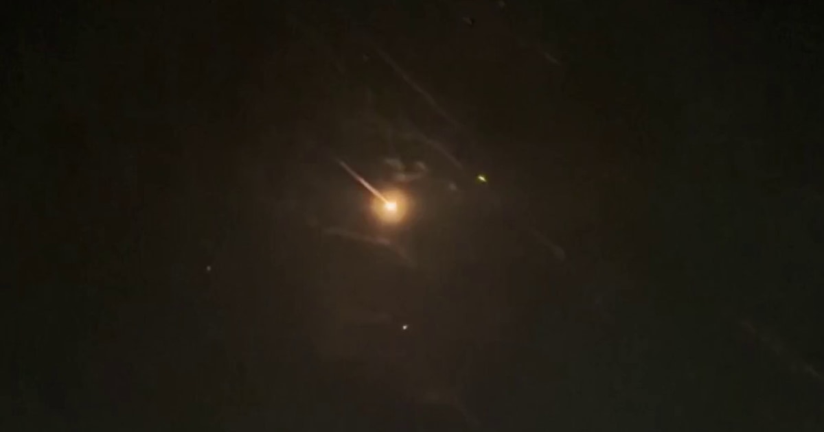Rockets and flares explode across sky in Jerusalem [Video]
