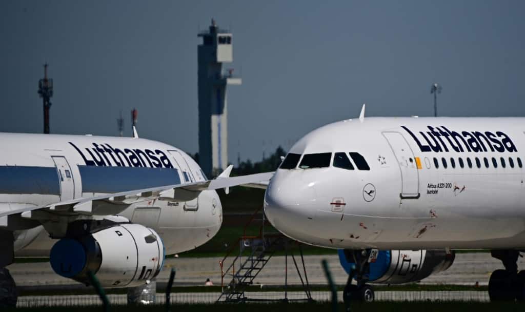 Lufthansa reports loss, cuts outlook after strikes [Video]