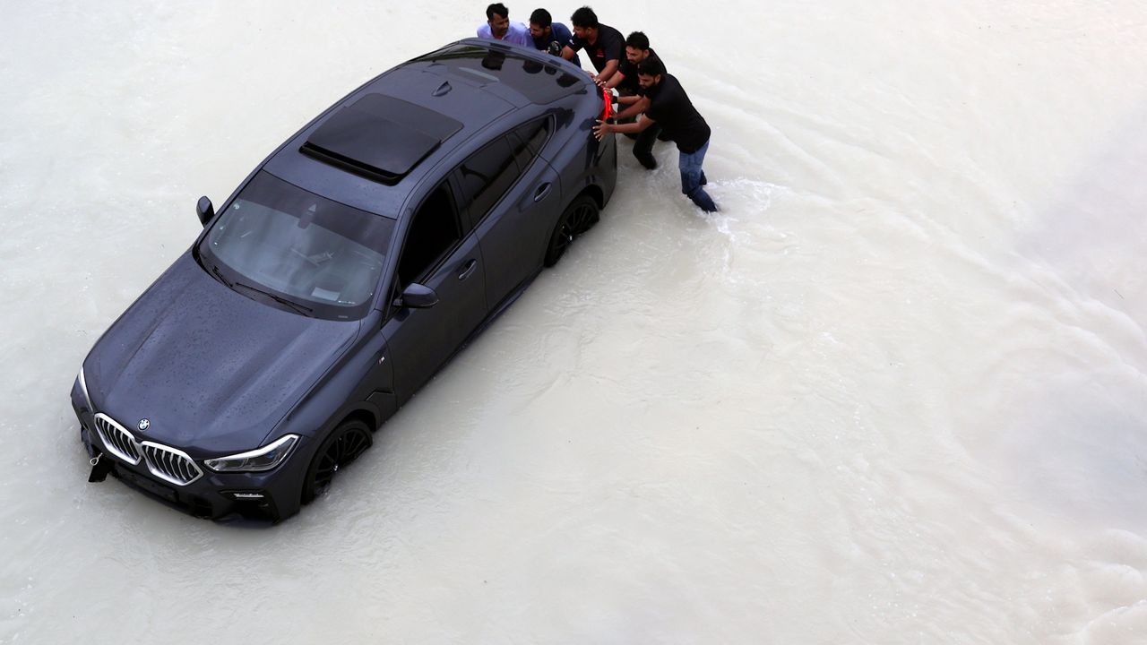 Downpours Hit UAE, Oman, Leaving at Least 18 Dead [Video]