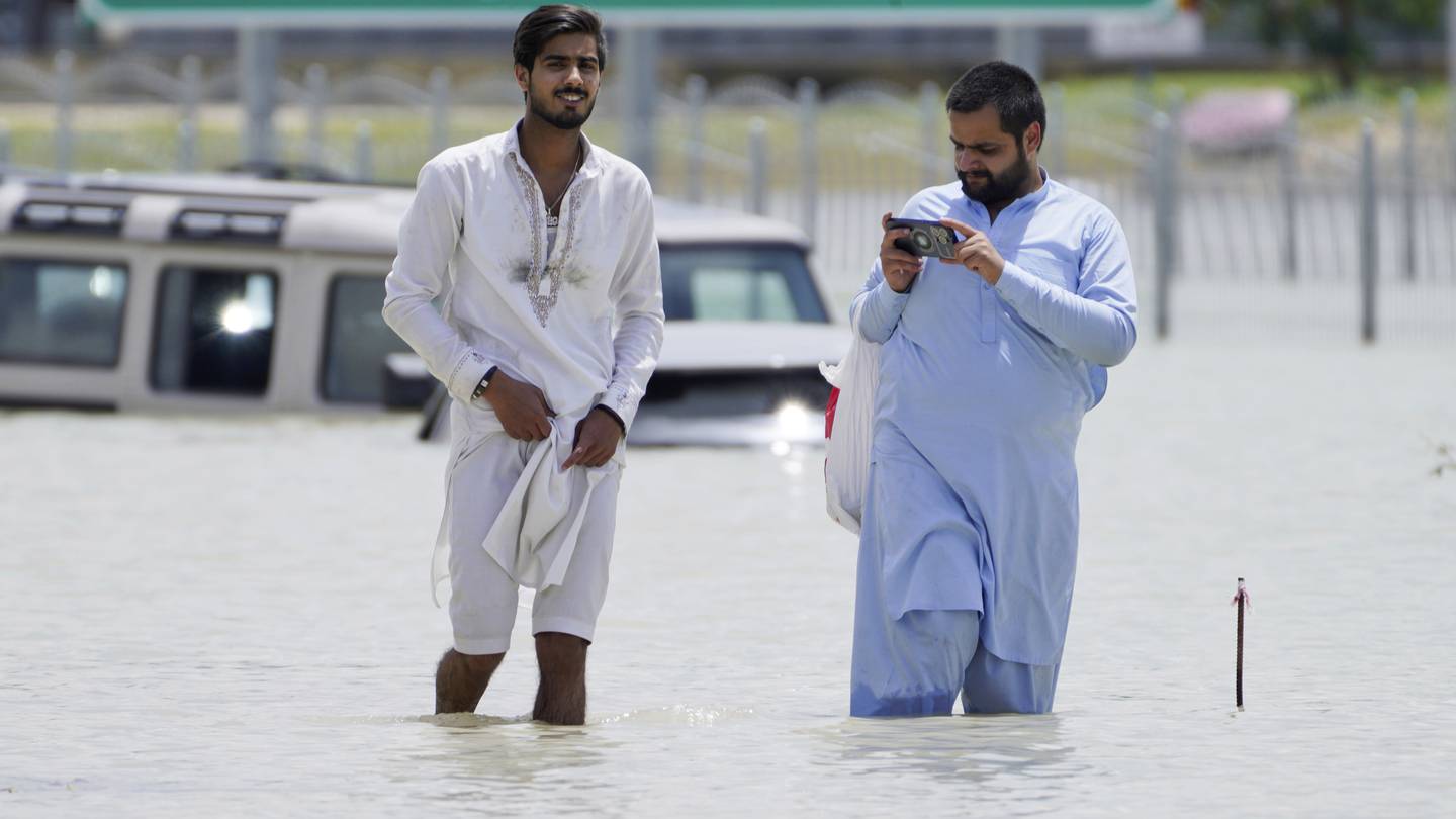 The desert nation of UAE records its most rain ever, flooding highways and Dubai’s airport  WSOC TV [Video]