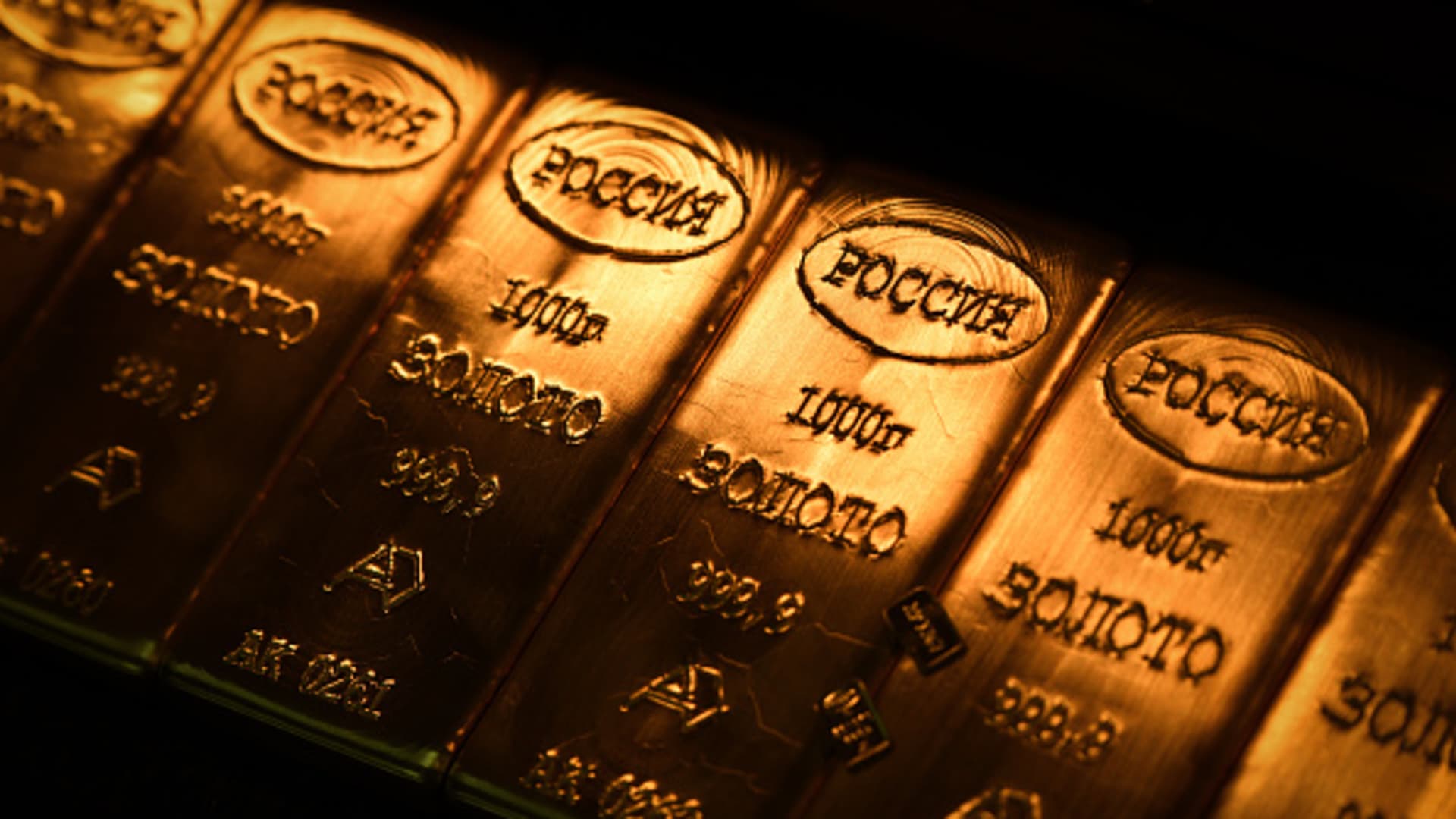 Gold on track for weekly rise as Middle East risks loom [Video]