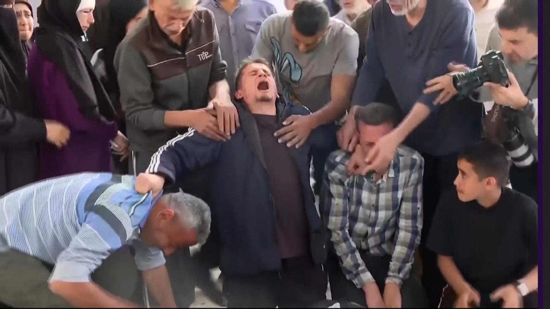 at least 9 killed in Israeli airstrike on Rafah  Channel 4 News [Video]