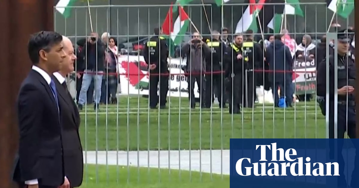 Military band almost drowns out pro-Palestine protesters as Sunak visits Scholz  video | World news