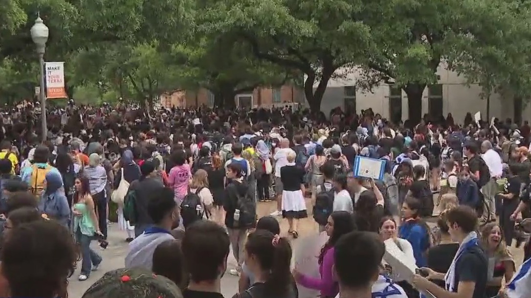 Palestine protest at UT turns contentious [Video]