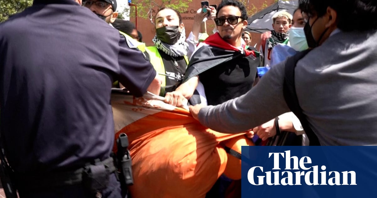 Police clash with US students protesting against war in Gaza  video | US news