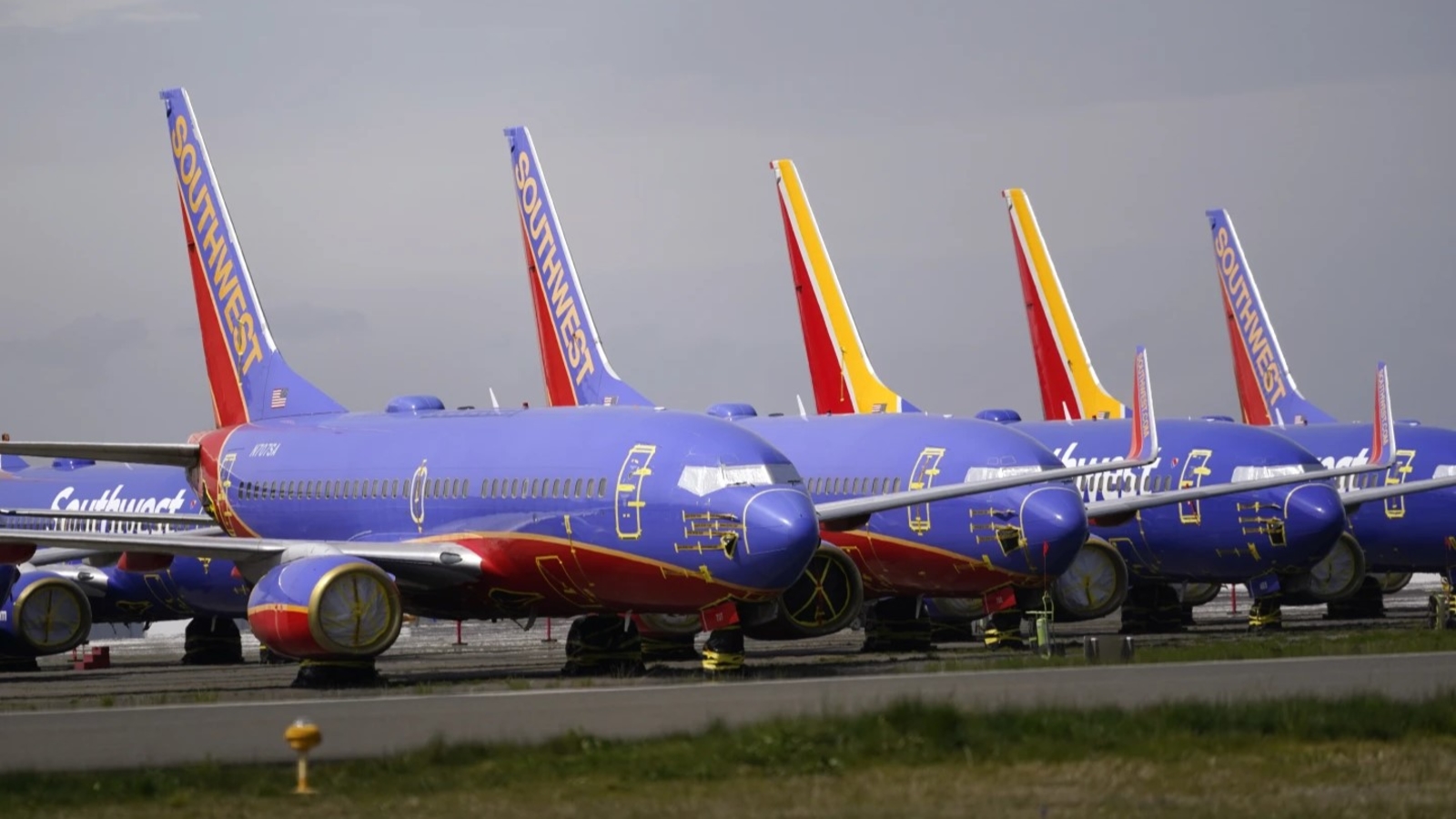 Southwest Airlines will no longer fly out of Houston’s Bush Airport and 3 other airports after financial lows and Boeing delays [Video]