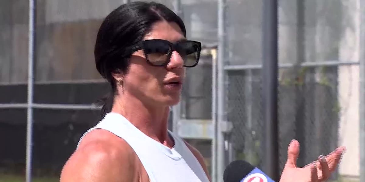 Bodybuilding couple arrested after aiming guns at day care [Video]