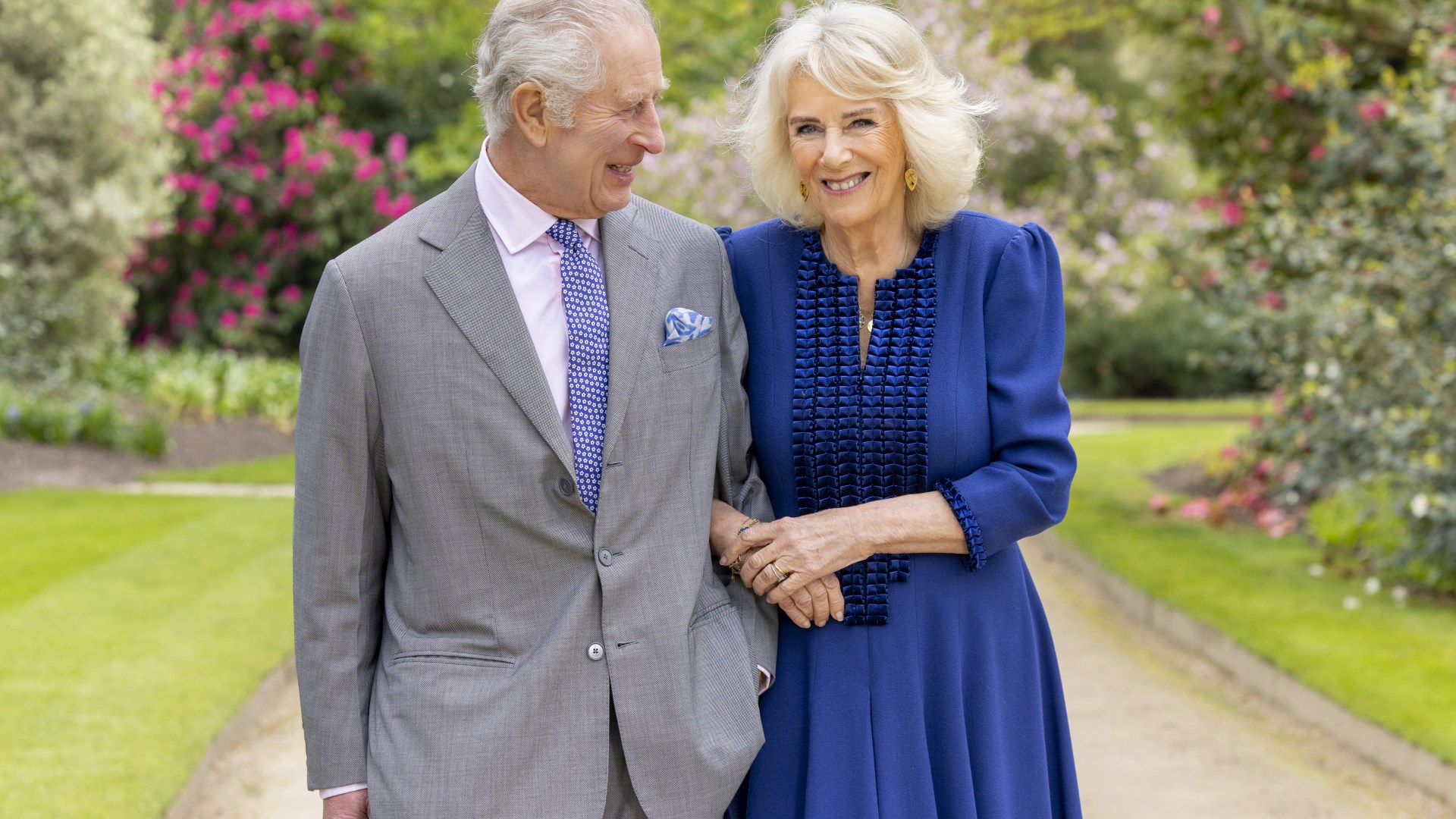New pic of Charles & Camilla shows adoring King determined to carry on duties with his strength Queen, expert says [Video]