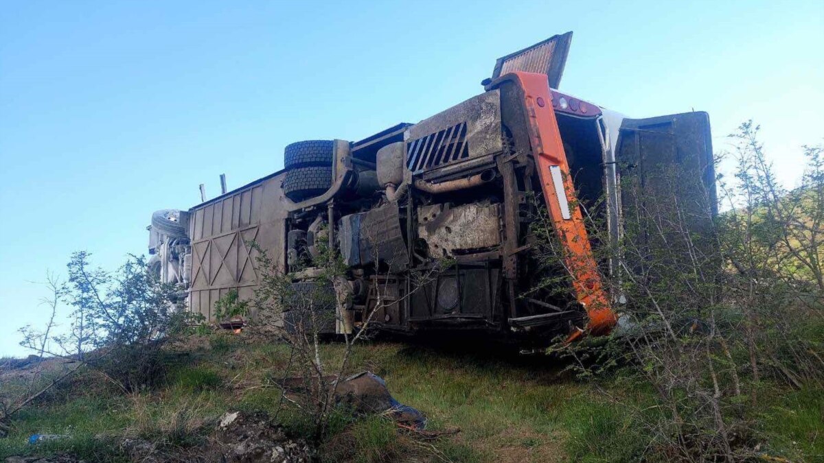Bus Traveling From Yerevan To Iran Crashes, Killing At Least 5, Authorities Say [Video]