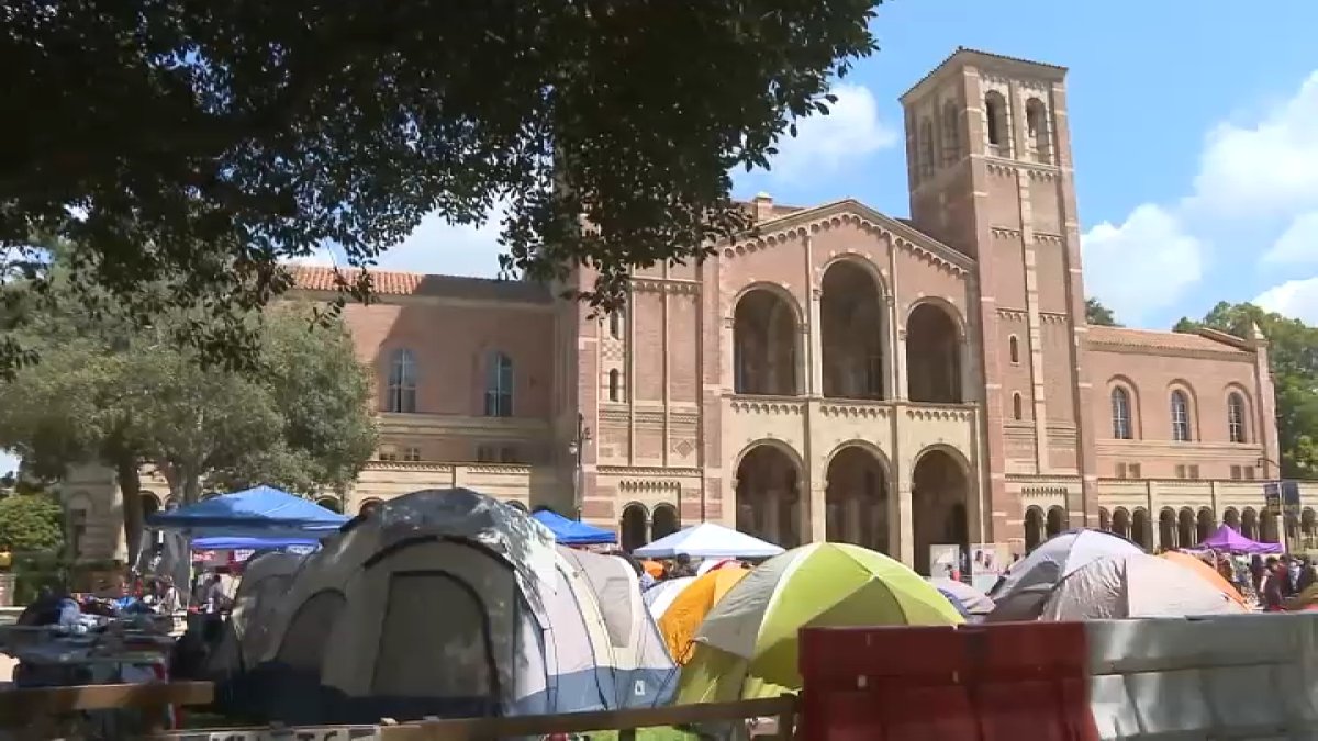 Israel supporters counter protest pro-Palestinian encampment at UCLA  NBC Los Angeles [Video]