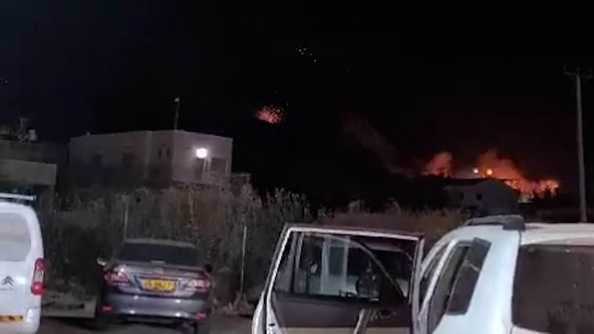 Hezbollah fires dozens of rockets into northern Israel | Military [Video]