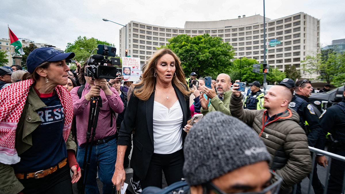 Caitlyn Jenner confronts anti-Israel mob outside White House Correspondents’ Dinner as she and socialite friend Sophia Hutchins flip them the bird [Video]