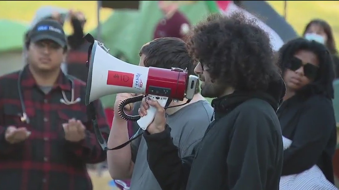 San Francisco State pro-Palestinian protesters rally for Israel divestment [Video]
