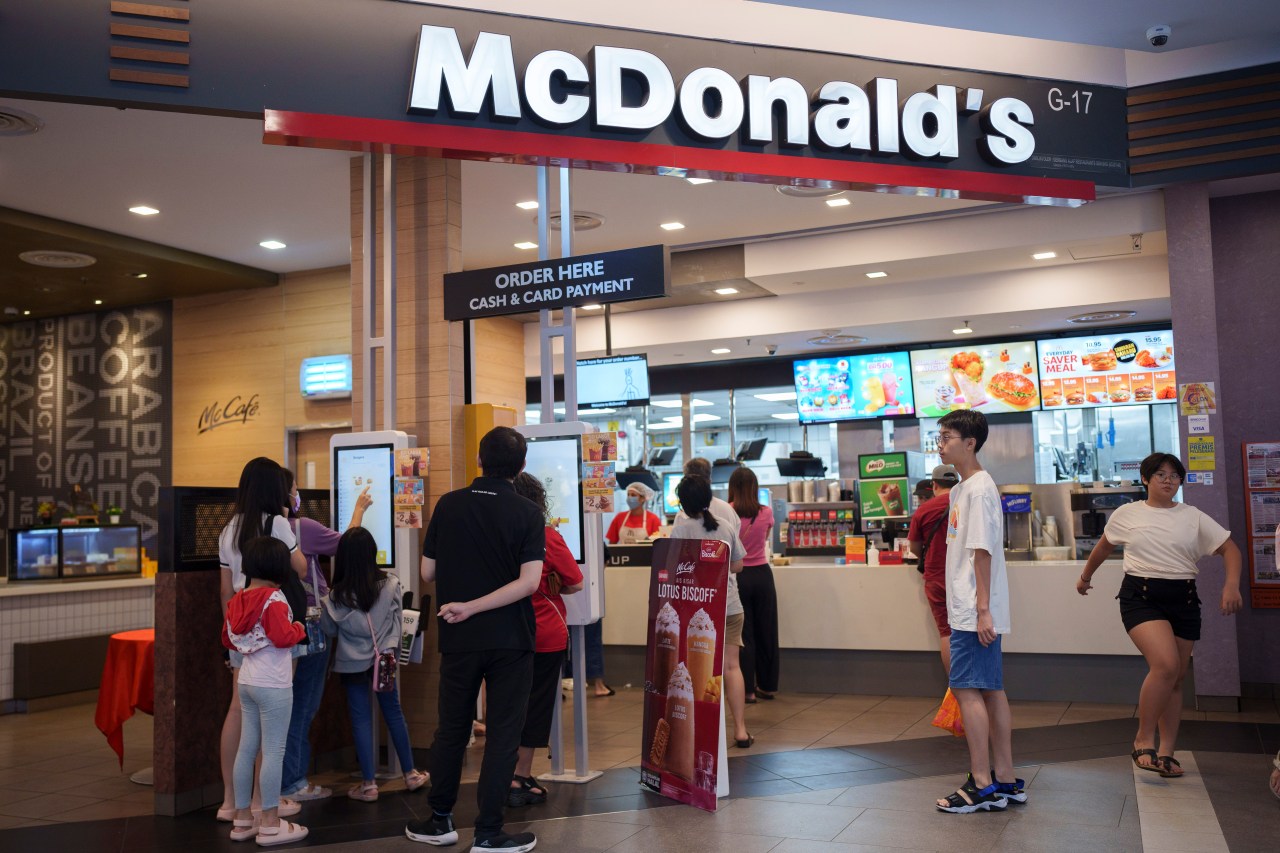 McDonalds posts weaker-than-expected Q1 results as boycotts weigh on sales | KLRT [Video]