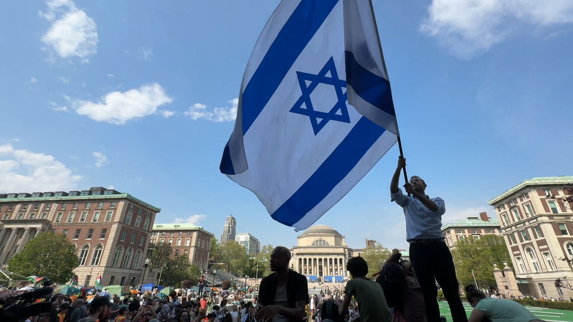 Student waves giant Israeli flag as protests continue at Columbia University (Video)