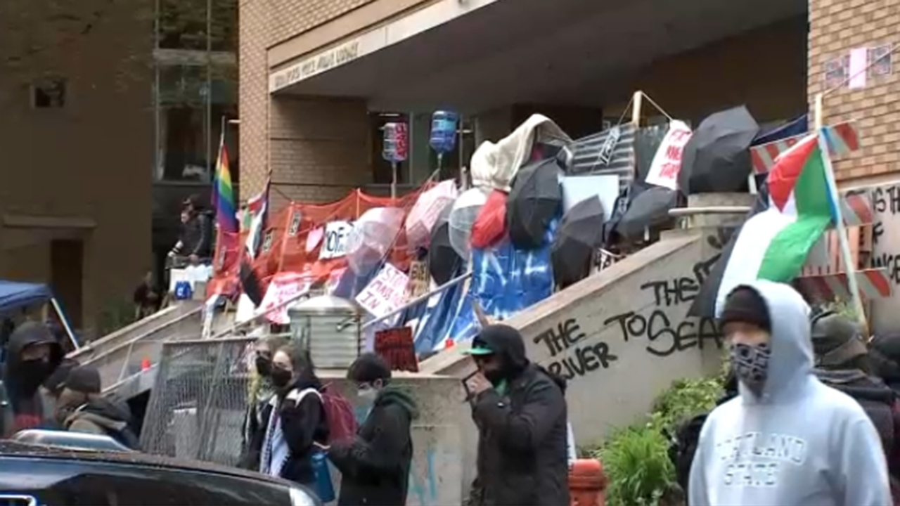 Portland State University president calls for police help after anti-Israel protesters cause ‘property damage’ [Video]