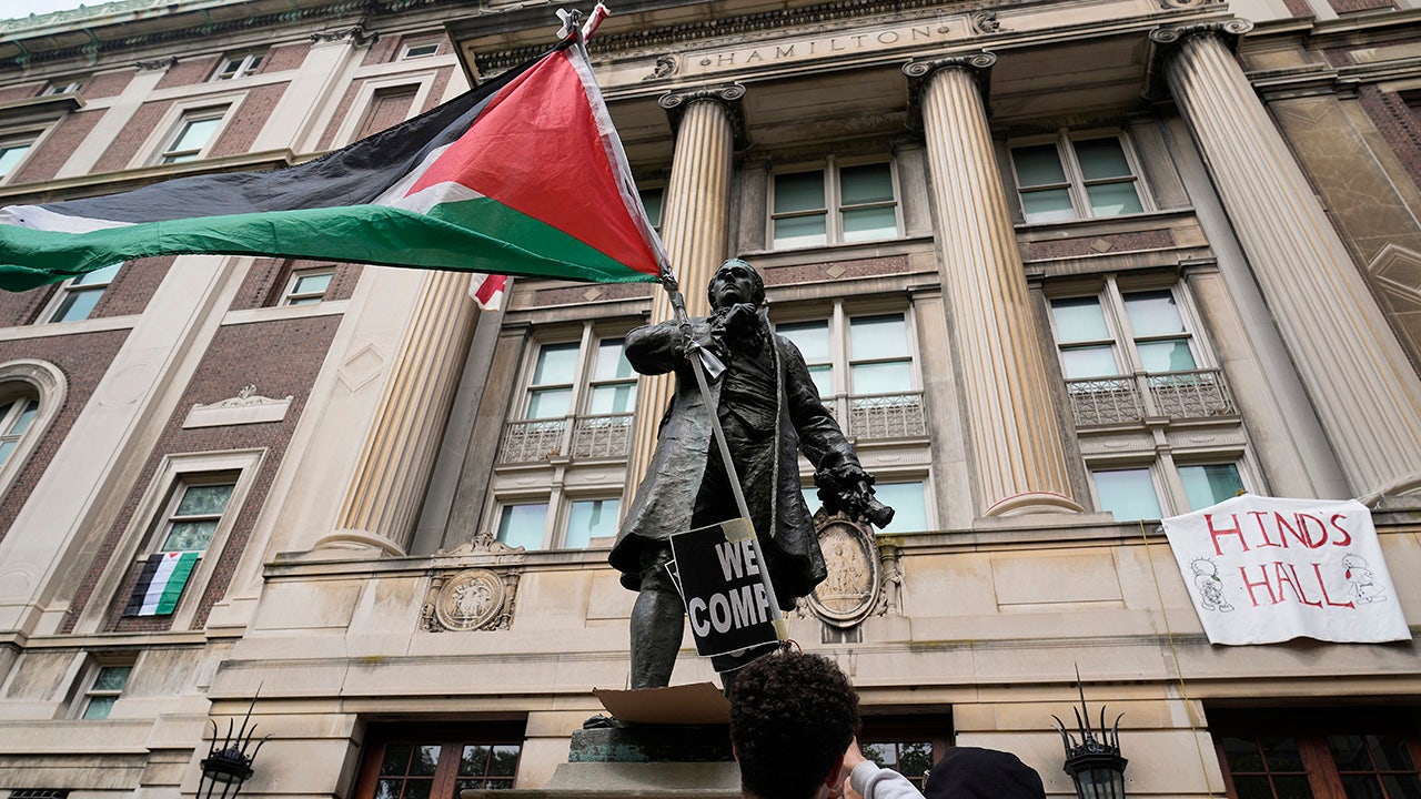 Columbia celebrates alleged terrorists’ with on-campus memorial to journalists killed in Gaza: report [Video]