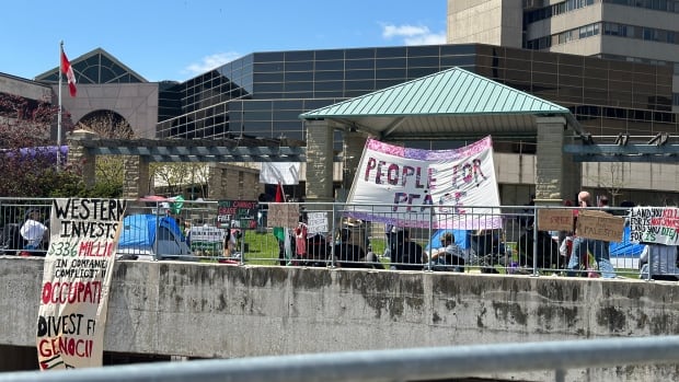 Protesters at Western University set up encampment calling for school to look at where money goes [Video]
