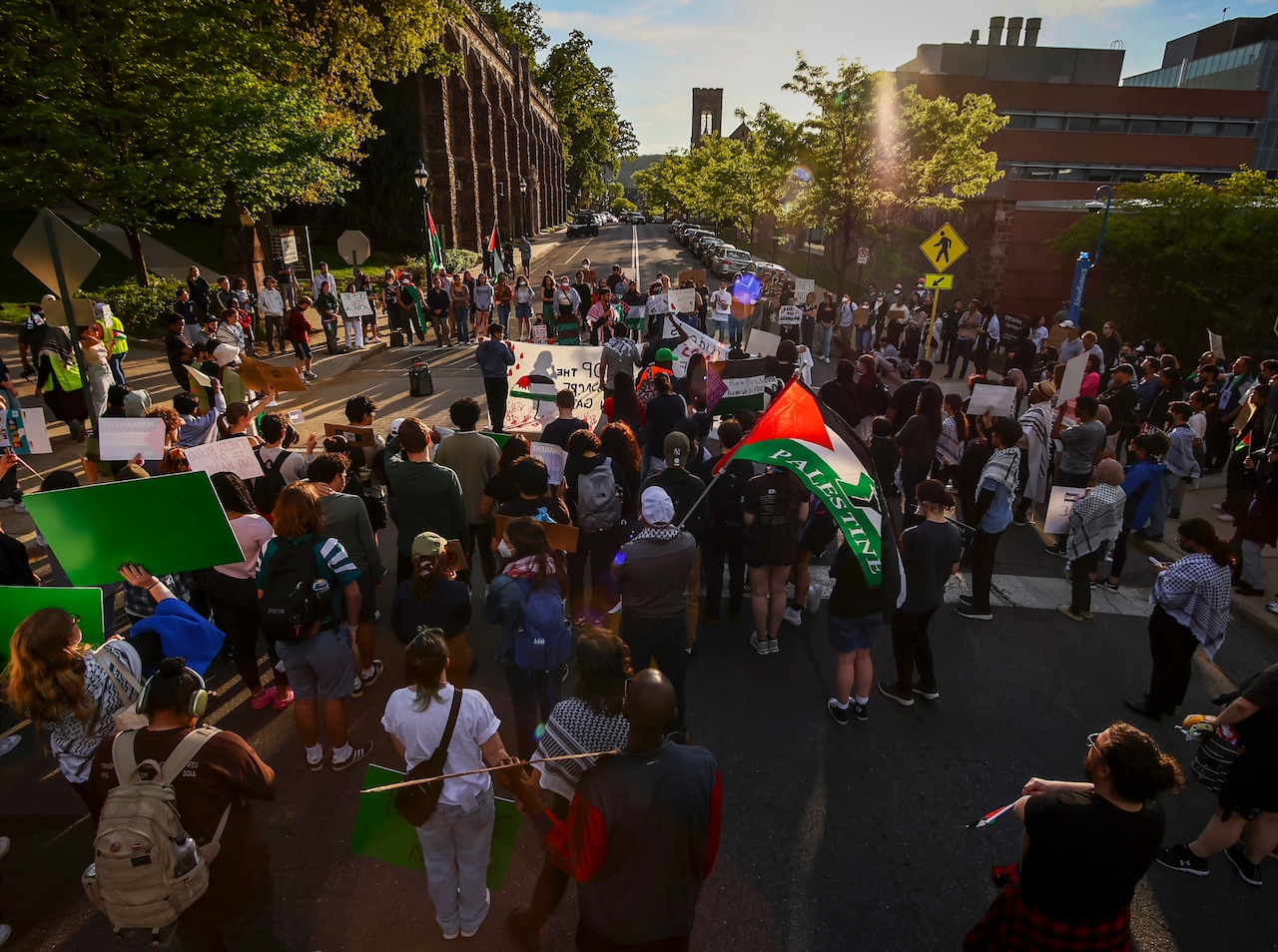 Hundreds rally at Lehigh amid nationwide campus demands to aid Palestinians (PHOTOS) [Video]