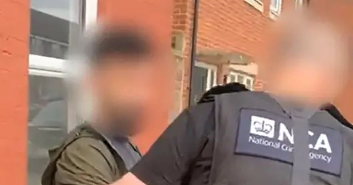 Police smash down door and arrest suspected people smuggler | UK | News [Video]