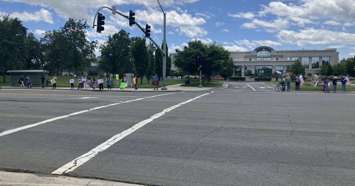 Weekly Pro-Palestine, Pro-Israel protests continue in Redding | News [Video]