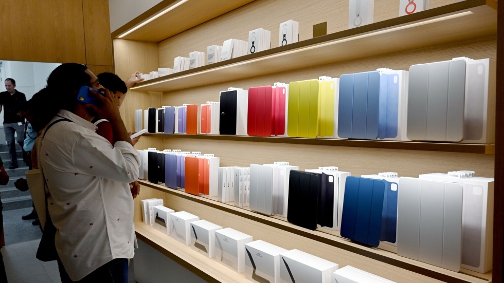 Apple debuts latest iPad air update since 2022 – Video
