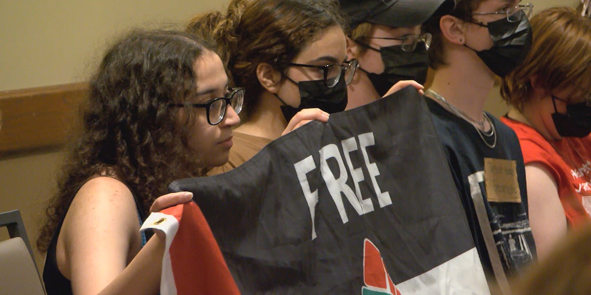 Illinois State University students frustrated after Academic Senate address [Video]
