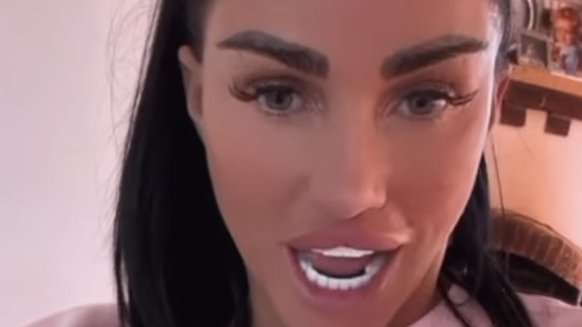 Katie Price breaks silence in Mucky Mansion after authority serves bankrupt star with eviction notice [Video]