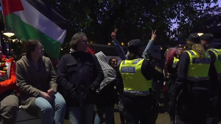 Israels Eurovision performance jeered by pro-Palestinian protesters | News [Video]