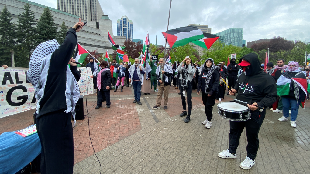 Hijab-pulling at Ottawa Israeli flag protest under investigation [Video]