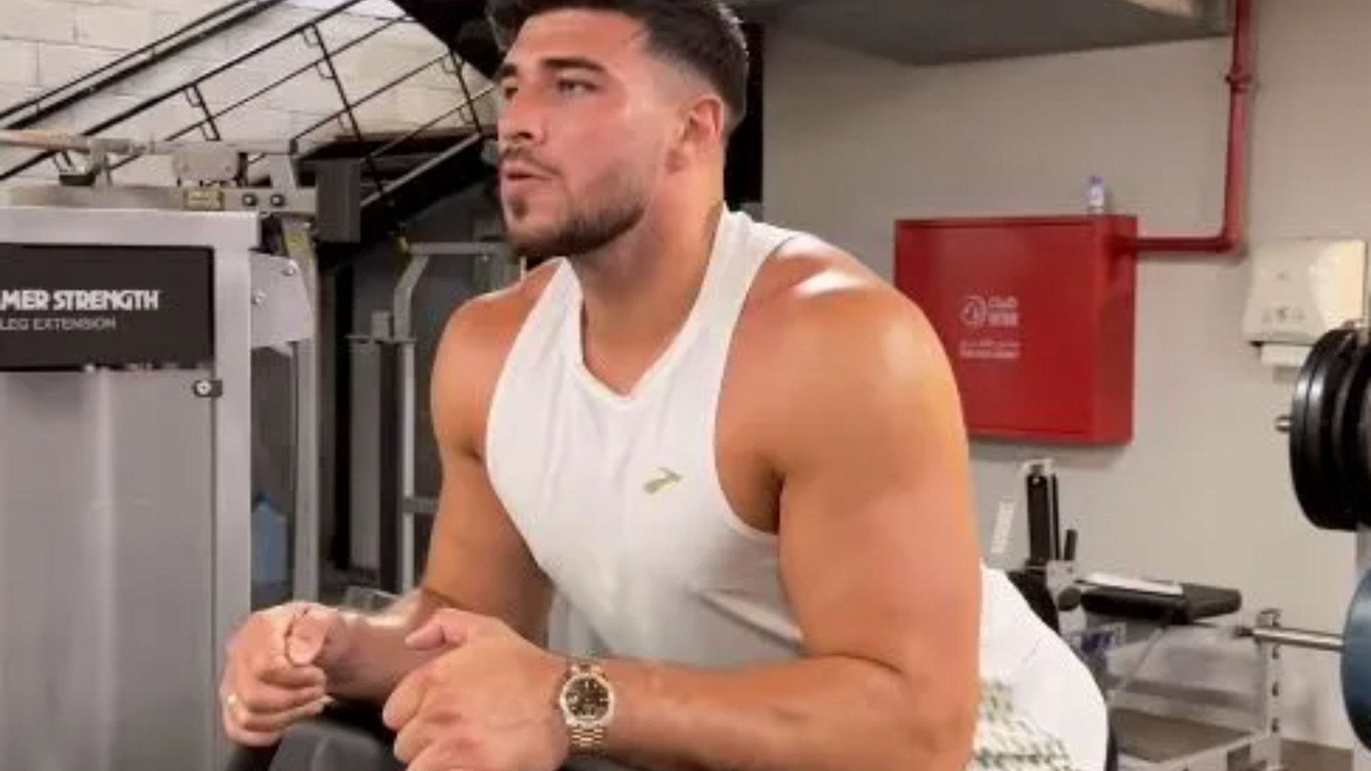Tommy Fury ignores Molly-Mae Hague ‘split’ drama as he strips off for training session and supports brother Tyson [Video]