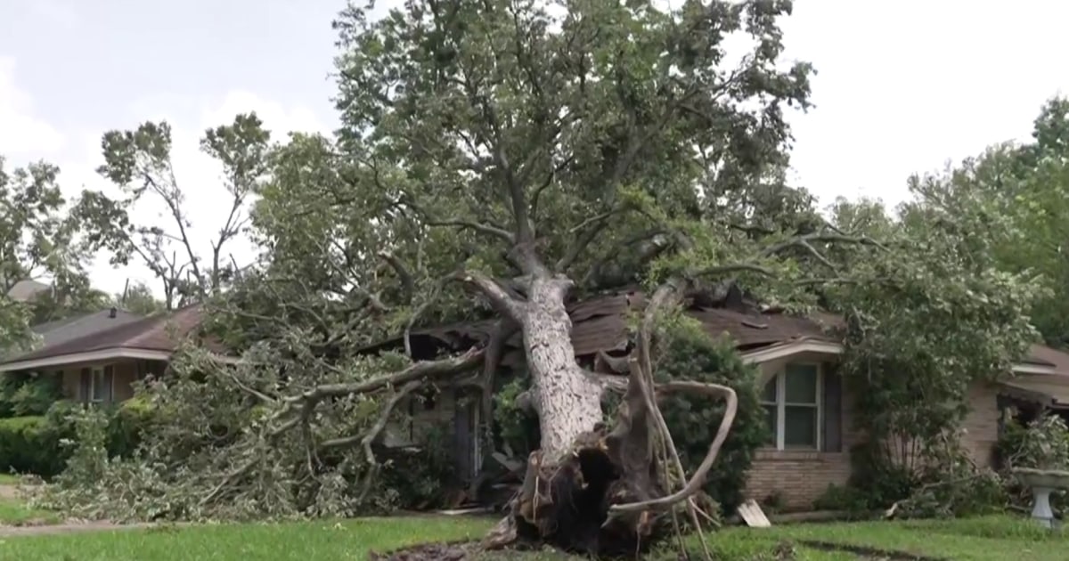 Heat follows deadly storms in Houston as more than 500,000 remain without power [Video]