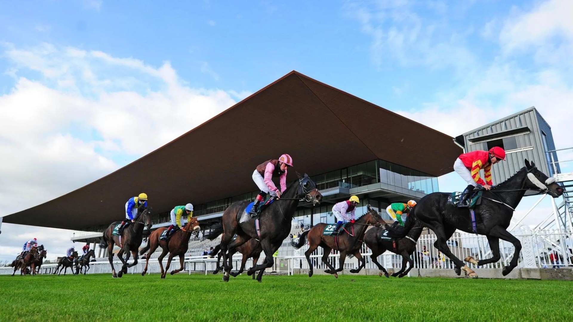 Irish Derby to bring huge 25m boost as huge crowds expected for festival with star judges to pick most stylish winner [Video]