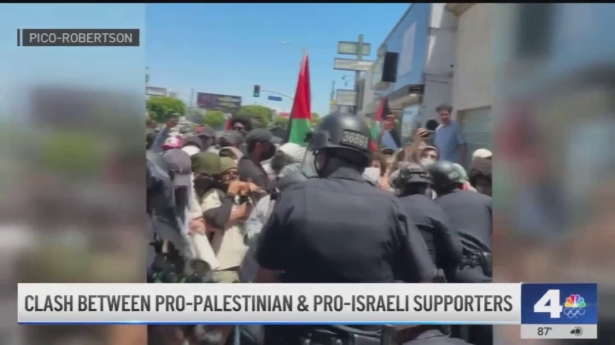 Violence erupts between pro-Israeli, pro-Palestinian protesters in Pico-Robertson  NBC Los Angeles [Video]