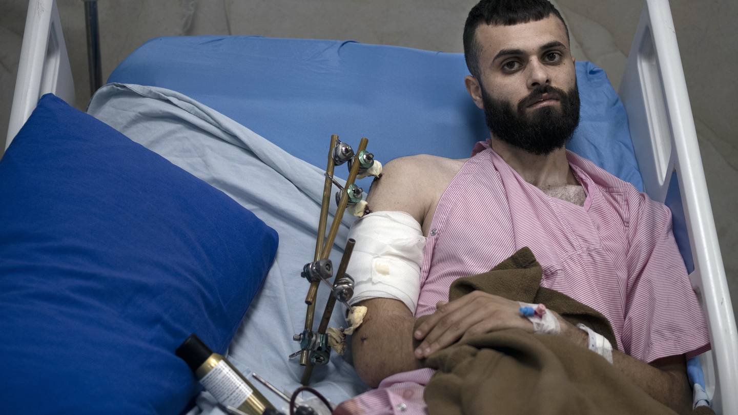 A Palestinian was shot, beaten and tied to an Israeli army jeep. The army says he posed no threat  WHIO TV 7 and WHIO Radio [Video]