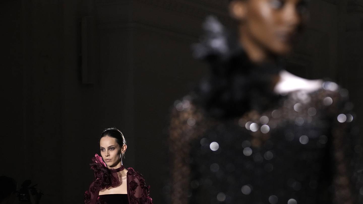 Elie Saab’s classic fall couture has foliage, shimmer — and capes for men  WFTV [Video]